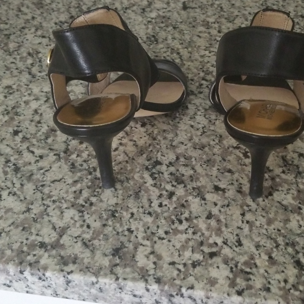 shoes - Picture 2 of 3